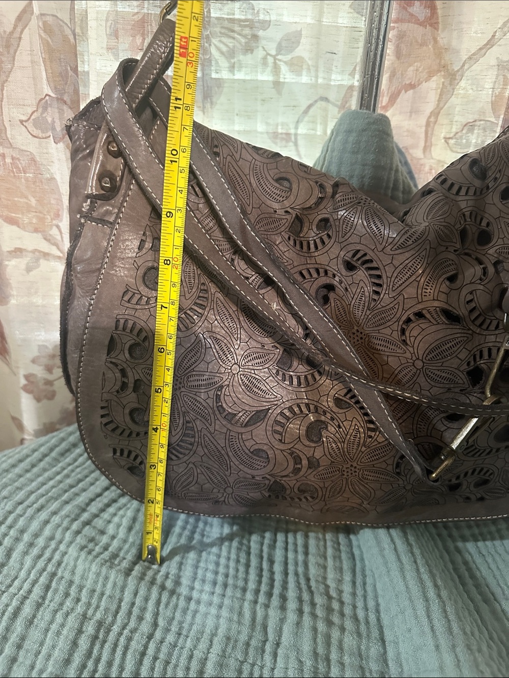 Women's Brown Floral Cutout Shoulder Bag with Adjustable crossbody Strap - Picture 2 of 12